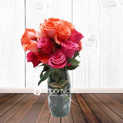 Rosas surtidas x 22 unds en Jarron de floristería en Cali